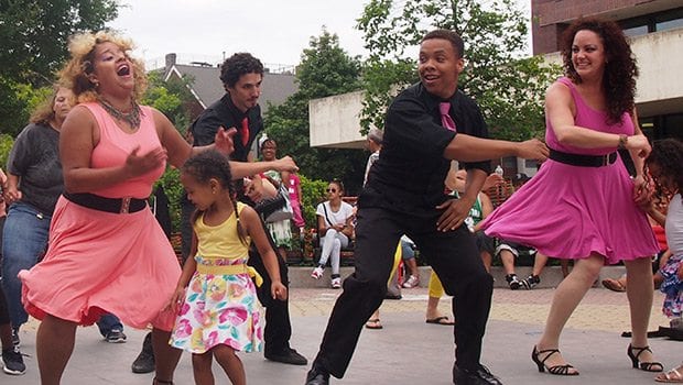 Dance troupe lights up festival MetaMovements a perfect fit for Festival Betances Dance troupe lights up festival MetaMovements a perfect fit for Festival Betances