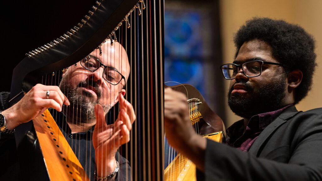 Eduardo Betancourt & Charles Overton, harps