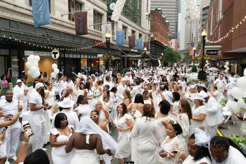 Le Diner en Blanc — The soiree of the season