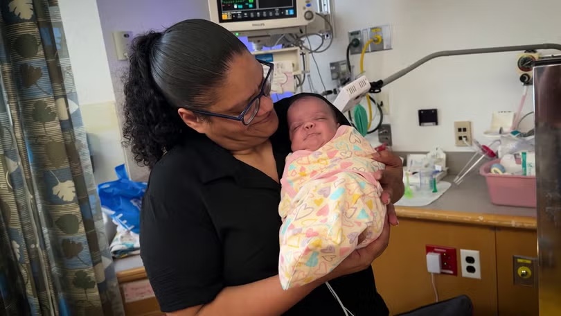 'Extreme preemie' heads home healthy after 151 days at Boston hospital